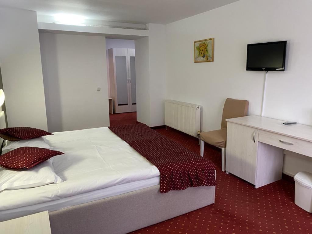 Hotel Miraj - Restaurant & Sauna & Biliard Poiana Brașov Zewnętrze zdjęcie