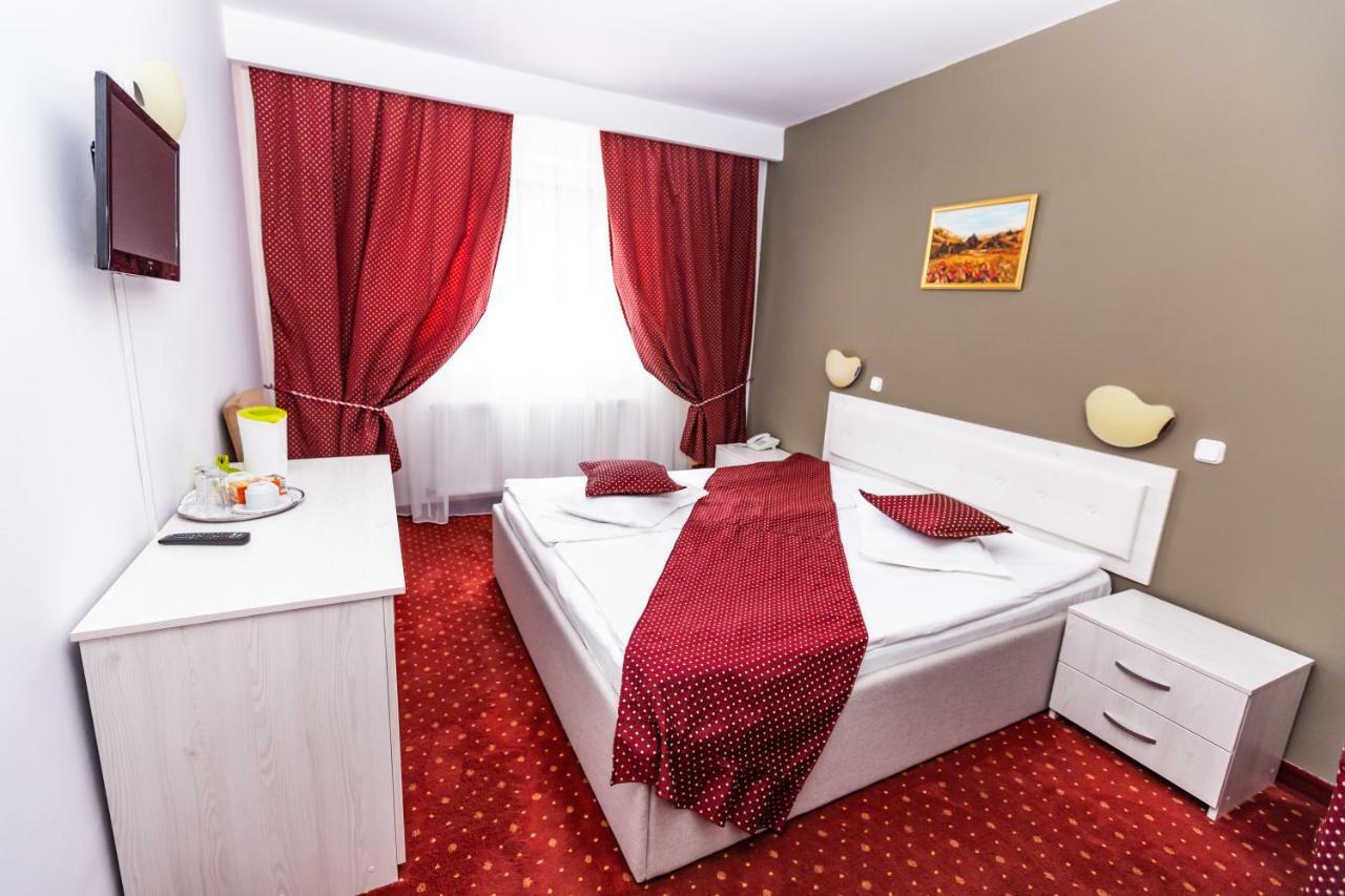 Hotel Miraj - Restaurant & Sauna & Biliard Poiana Brașov Zewnętrze zdjęcie